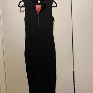 Chic Black Midi Dress with Zipper